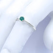 Laden Sie das Bild in den Galerie-Viewer, Vintage Damenring mit Smaragd / 333er - 8 Karat Weißgoldgold - 54 17,2 mm Ø