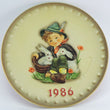 Laden Sie das Bild in den Galerie-Viewer, Hummel Jahresteller 1986 von Goebel - HUM 279