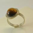 Laden Sie das Bild in den Galerie-Viewer, Vintage Damenring Tigerauge / 835 Silber 55 17,5 mm Ø