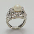 Laden Sie das Bild in den Galerie-Viewer, Vintage Damenring mit ca,1.0 ct.Diamanten & Perle / 950er-Platin 53 16,8 mm Ø *
