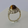 Laden Sie das Bild in den Galerie-Viewer, Vintage Damenring Tigerauge / 835 Silber 52 16,5 mm Ø