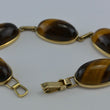 Laden Sie das Bild in den Galerie-Viewer, Vintage Armband mit Tigerauge / 375er - 9 Karat Gelbgold / ca. 19,5 cm