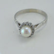 Laden Sie das Bild in den Galerie-Viewer, Vintage Damenring mit Perle & Zirkonia/ 750er 18 Karat Weißgold 59 18,8 mm Ø *
