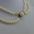 Laden Sie das Bild in den Galerie-Viewer, Vintage Doppelreihige Perlenkette - mit Vergoldetem Verschluß