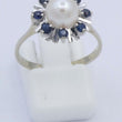 Laden Sie das Bild in den Galerie-Viewer, Vintage Damen Ring 750er 18 Karat Weißgold mit Perle& Saphir 56 17,8 mm Ø *