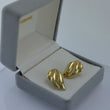 Laden Sie das Bild in den Galerie-Viewer, Vintage Ohrclips - in "Flügel-Form" / 333er - 8 Karat Gelbgold