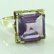 Laden Sie das Bild in den Galerie-Viewer, Vintage Damenring mit Amethyst / 585er 14 Karat Gold - 59 18,8 mm Ø *