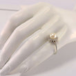 Laden Sie das Bild in den Galerie-Viewer, Vintage Damen-Ring mit Perle & Zirkonia / 750er - 18 Karat / 53 16,8 mm Ø *