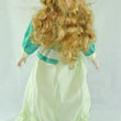 Laden Sie das Bild in den Galerie-Viewer, Mädchen grünem Kleid / Porzellankopf & Stoffkörper / ca. 48 cm