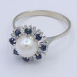 Laden Sie das Bild in den Galerie-Viewer, Vintage Damen Ring 750er 18 Karat Weißgold mit Perle& Saphir 56 17,8 mm Ø *
