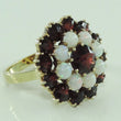 Laden Sie das Bild in den Galerie-Viewer, Vintage Damenring mit Granat & Opal / 333er Gold - 55 17,5 mm Ø *