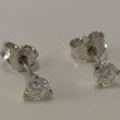 Laden Sie das Bild in den Galerie-Viewer, Brilliant Studs 585 14 carat white gold 0,20ct Solitaire
