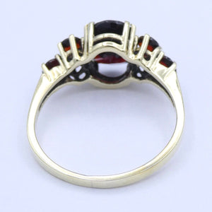 Vintage Damenring mit Granat 333er 8 Karat Gelbgold - 56 17,8 mm Ø *