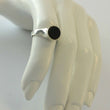Laden Sie das Bild in den Galerie-Viewer, Vintage Damenring Onyx / 835 Silber
