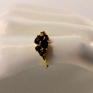 Vintage Damenring mit Granat / 333er Gold 8 Karat - 58 18,4 mm Ø *
