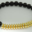 Laden Sie das Bild in den Galerie-Viewer, Unisex elastisches Armband vergoldet mit Perlenoptik 17-21 cm
