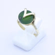 Laden Sie das Bild in den Galerie-Viewer, Vintage Damenring mit Jade / 333er - 8 Karat Gelbgold - 52 16,5 mm Ø
