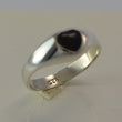 Laden Sie das Bild in den Galerie-Viewer, Vintage Damenring Onyx / 925 Silber 52 16,5 mm Ø
