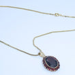 Laden Sie das Bild in den Galerie-Viewer, Vintage Kette &amp; Anhänger mit Granat / 333er 8 Karat Gold 45cm
