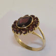 Laden Sie das Bild in den Galerie-Viewer, Vintage Damenring mit Granat - Gelbgold 333er 8 Karat 54 17,2 mm Ø *

