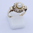 Laden Sie das Bild in den Galerie-Viewer, Vintage Damenring 333er 8 K Gold mit Perle - 50 15,9 mm Ø *
