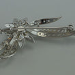 Laden Sie das Bild in den Galerie-Viewer, Vintage Brosche &quot;Blume mit Perle &amp; Zirkonia&quot; / 800er Silber

