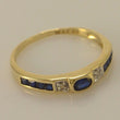 Laden Sie das Bild in den Galerie-Viewer, Vintage Damenring mit Diamanten &amp; Saphire / 375er 9 Karat Gold- 57 18,1 mm Ø *
