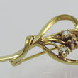 Laden Sie das Bild in den Galerie-Viewer, Vintage Anstecknadel mit Zirkonia &amp; Rubin / 333er - 8 Karat Gelbgold
