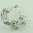 Laden Sie das Bild in den Galerie-Viewer, Vintage Brosche mit Perle &amp; Diamanten ca. 0.30 ct / 585er 14 Karat Gold
