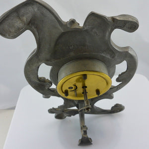nostalgische Zinnuhr mit „Blumenmotiv“