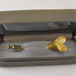 Laden Sie das Bild in den Galerie-Viewer, Vintage Anstecknadel Trachtenschmuck - Eichenblattdekor 750er 18 Karat Gold
