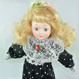 Babypuppe mit schwarzem Kleid / Porzellankopf & Stoffkörper / ca. 37 cm