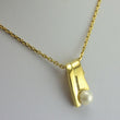 Laden Sie das Bild in den Galerie-Viewer, Vintage Anhänger mit Zirkonia &amp; Perle / 333er - 8 Karat Gold ohne Kette

