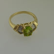 Laden Sie das Bild in den Galerie-Viewer, Vintage Damenring mit Peridot&amp; Diamanten ca,1.0 ct /585er 14 Karat Gelbgold
