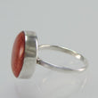 Laden Sie das Bild in den Galerie-Viewer, Ring mit Koralle, 925er Silber - Grösse 57 18,1 mm Ø
