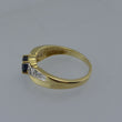 Laden Sie das Bild in den Galerie-Viewer, Vintage Damenring mit Saphir &amp; Diamanten / 375er 9 Karat Gold 54 17,2 mm Ø *
